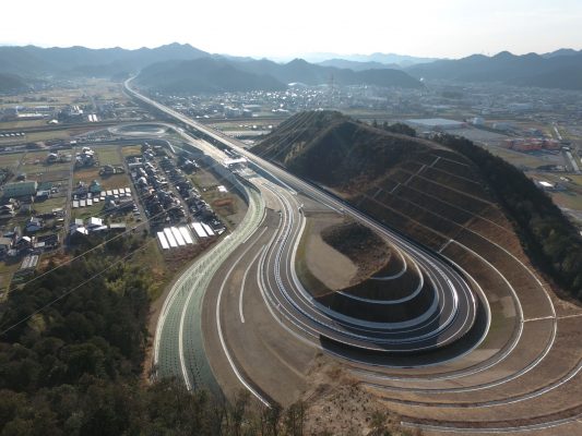 東海環状自動車道の山県ＩＣが開通