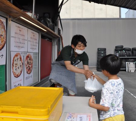 子育て世帯に本格ピザプレゼント