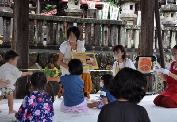 加佐美神社で乳幼児から小学生対象のお楽しみ会