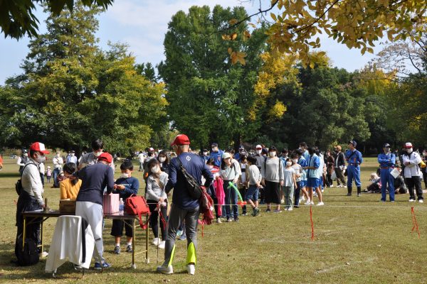 歩け歩け大会に２０７人  雄飛地区３世代ふれあい