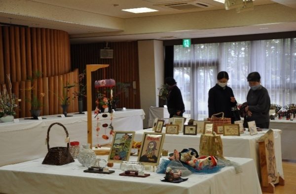 地域の芸術作品が集合‼ 那加二自治会趣味の作品展