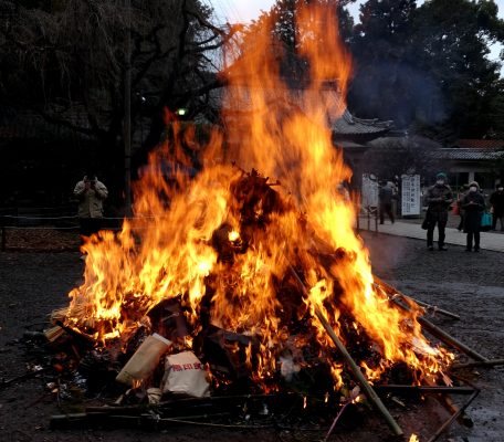 無病息災を願い　長良天神で左義長