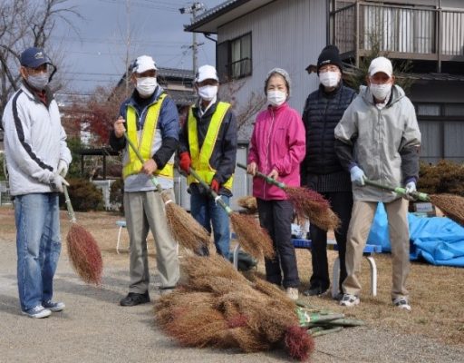 竹とコキアを再利用したホウキ作り 蘇原清住町ふるさと創生会