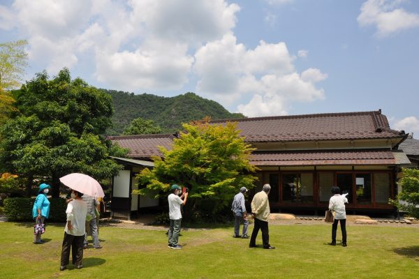 川上貞奴記念講座で萬松園と貞照寺見学