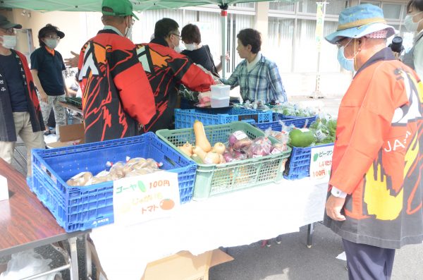 新鮮野菜をお値打ち販売