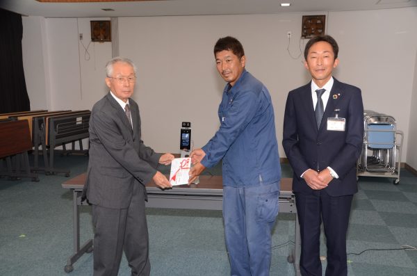 ～地域への感謝をこめて～ 日野公民館へ非接触型体温検知器を寄贈