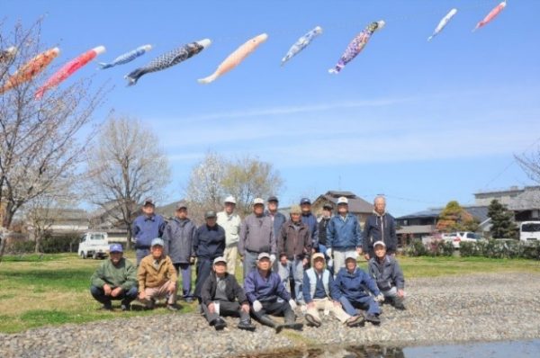 今年も陣屋公園にこいのぼり泳ぐ