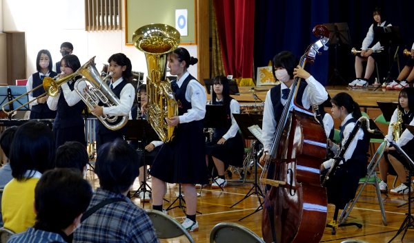 作品展示に吹奏楽や合唱の演奏も！！　岩野田文化祭