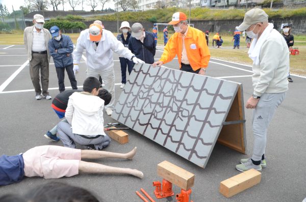 芥見東・芥見南地域で子どもたちと地域住民が防災訓練