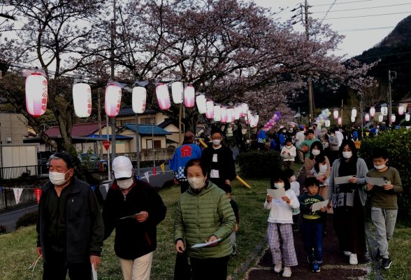 家族そろって夜桜ウオーク！！　岐阜・三田洞東