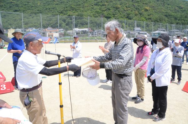 グラウンドゴルフで元気に楽しく