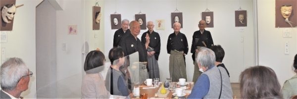 カフェに能面ずらり　謡と仕舞の実演も