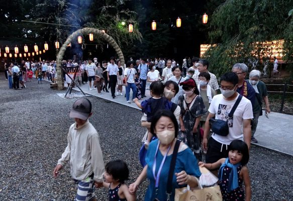 酷暑続く夏を越せ！！ちの輪くぐり　岐阜・長良天神神社