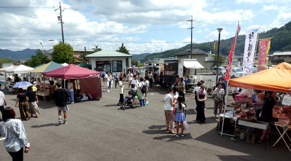 山県・美山で初のマルシェ「ミヤマルシェ」盛況！！