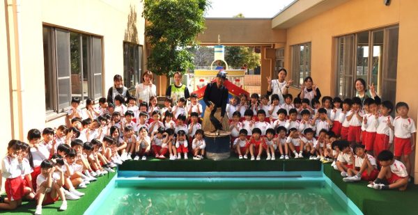 野性味あふれる鵜飼いに園児大興奮！みどり幼稚園に鵜匠招き実演見学