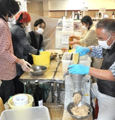 春の恒例　片桐酒店の味噌仕込み