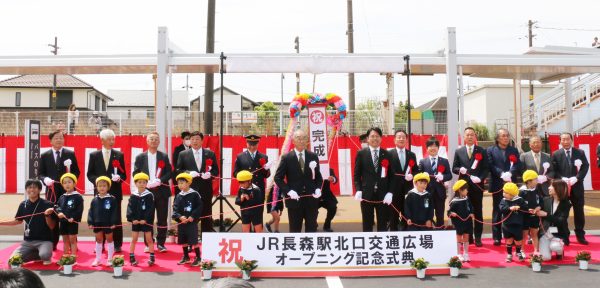 長森駅前に交通広場がオープン