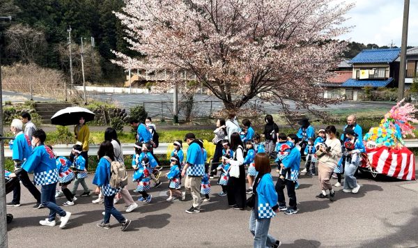 子どもみこしと夜桜ウオーク！！　岐阜・三田洞東「さくら祭り」