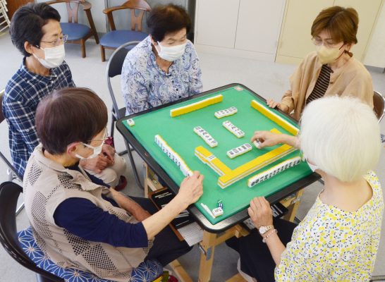 楽しい仲でも真剣勝負！ 女性麻雀教室が満５年