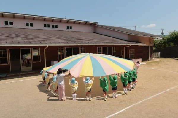 幼稚園と保育園で親子スキンシップデー