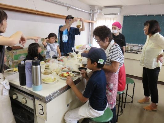 青竹使った炊き込みご飯作りなど体験