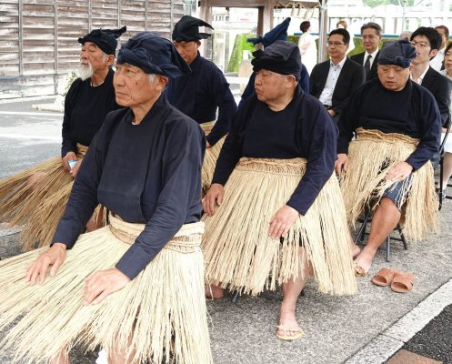 鵜匠ら川の安全と豊漁を願う!!  岐阜で鮎供養